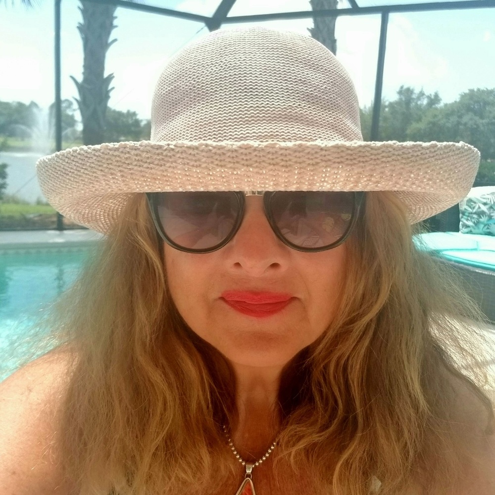 Meet your Posher, Carolyn